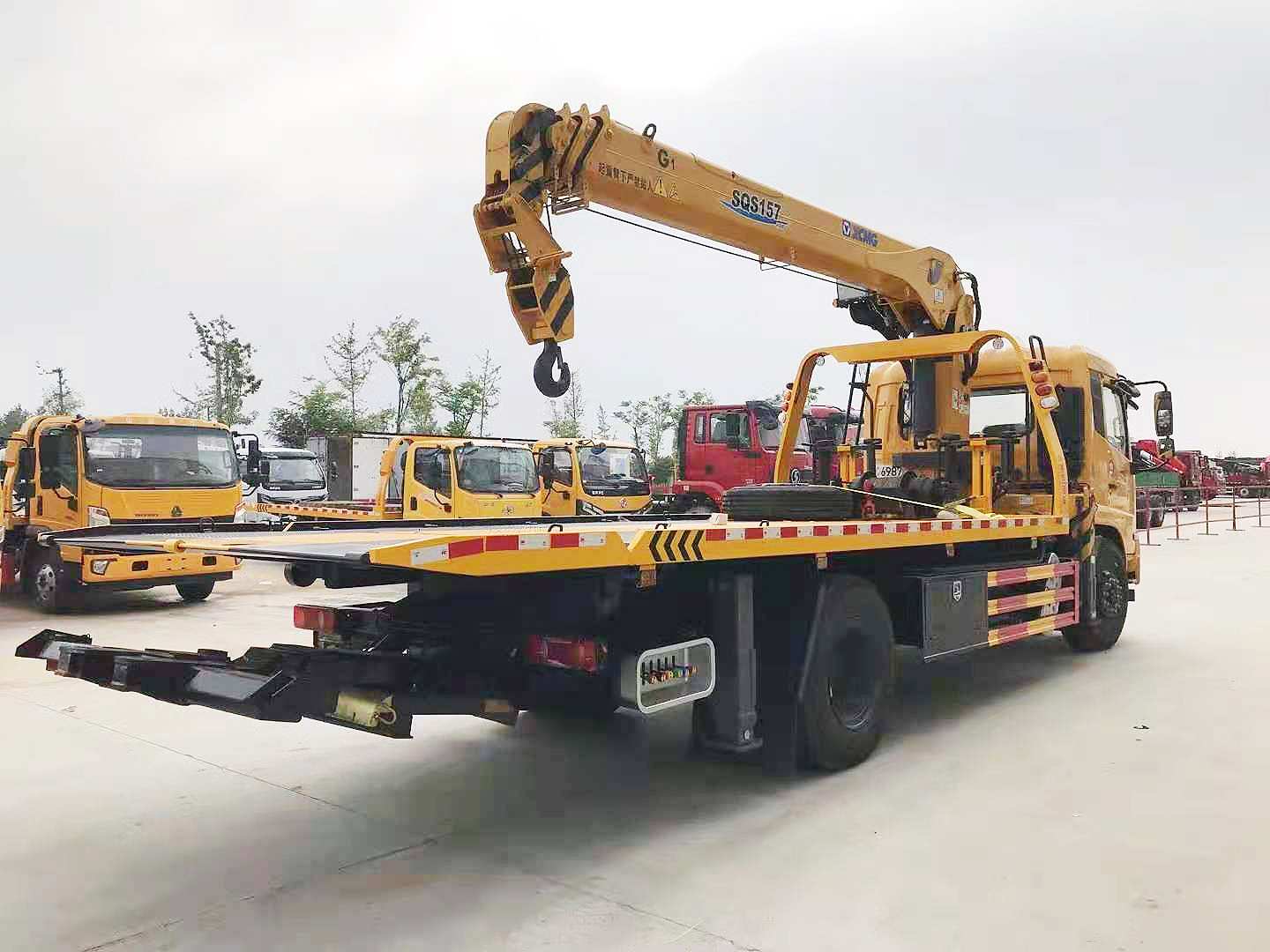 東風天錦帶吊機平板清障車