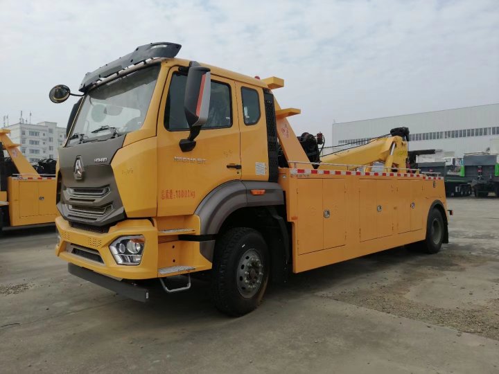 重汽豪沃單橋拖吊聯體清障車